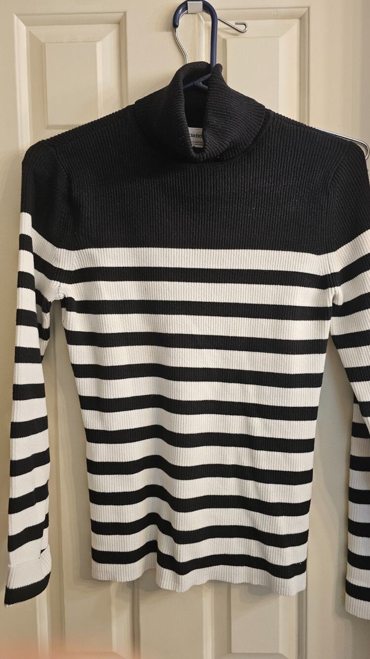 Liz Claiborne Black and White Pull Over Turtleneck Sweater Sz M Long Sleeve